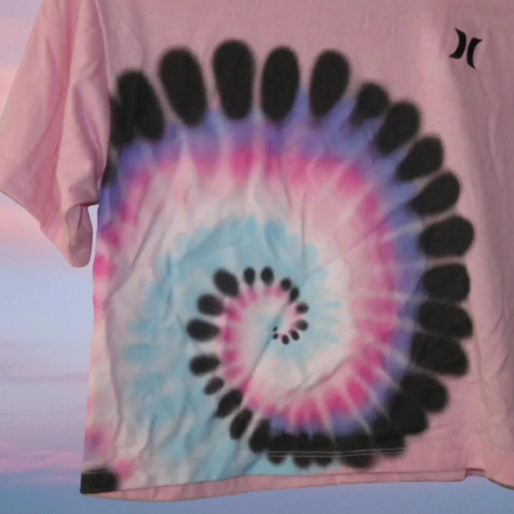 NWOT Hurley Pink Spiral Tie-Dye Crop Tee - Picture 2 of 6